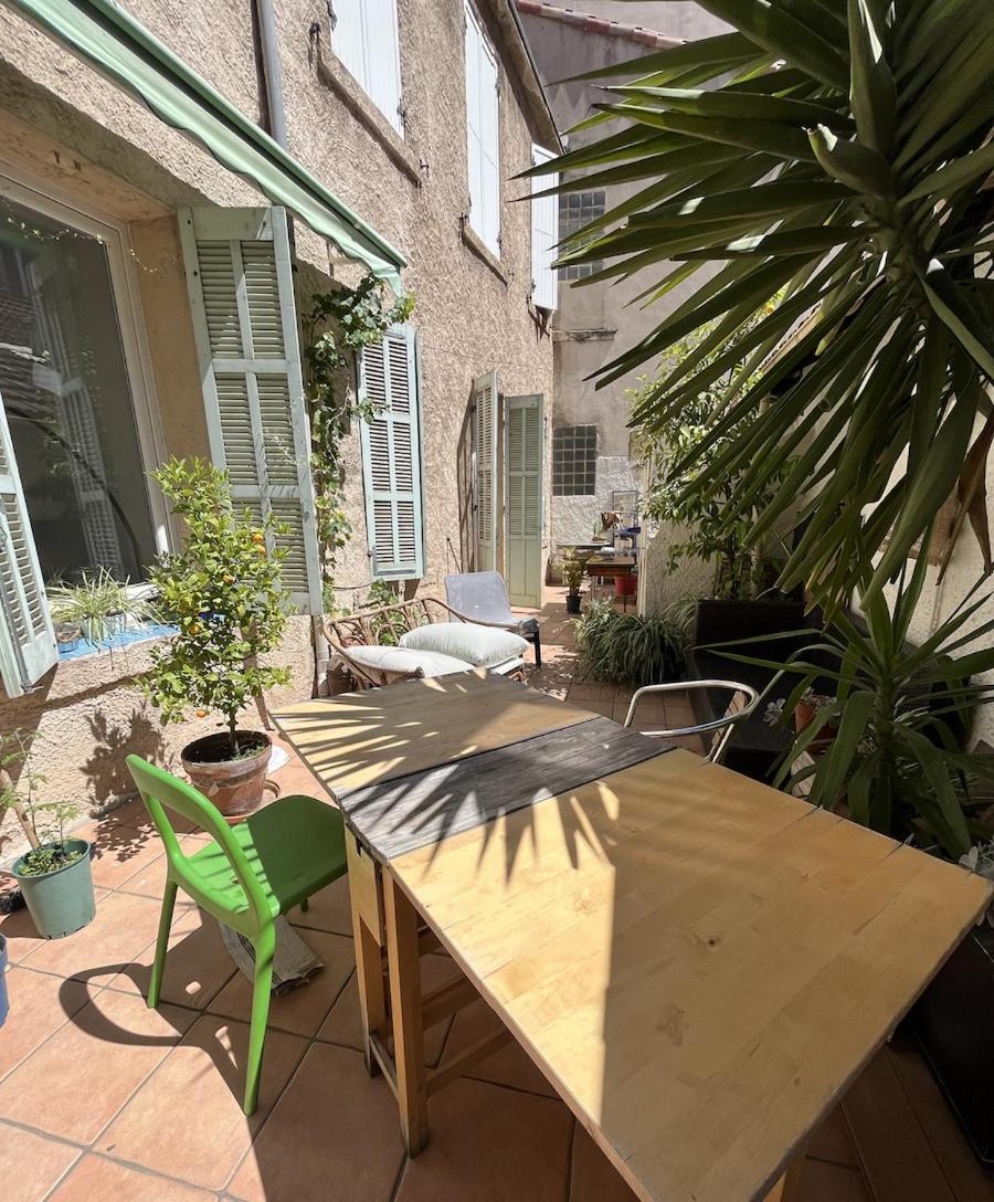 Apartment Centre Avec Patio