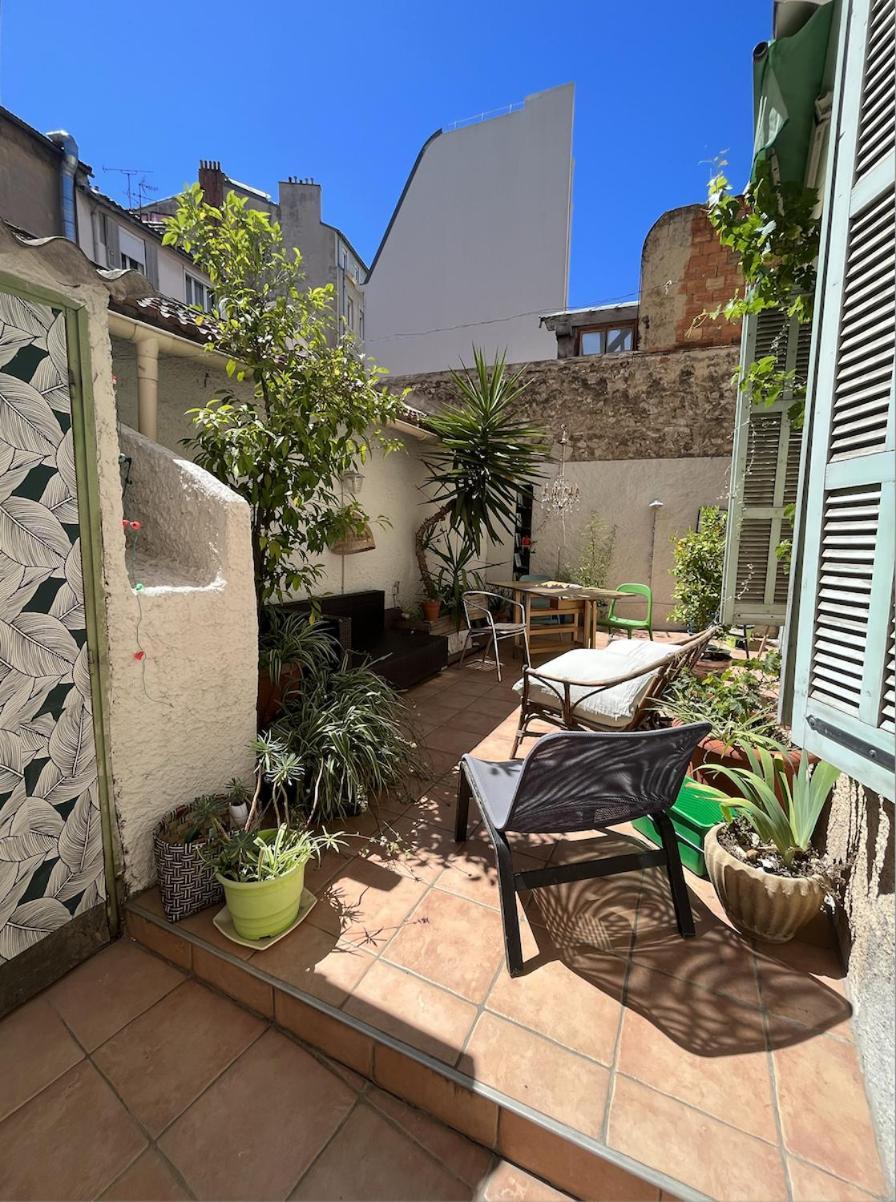 Apartment Centre Avec Patio *