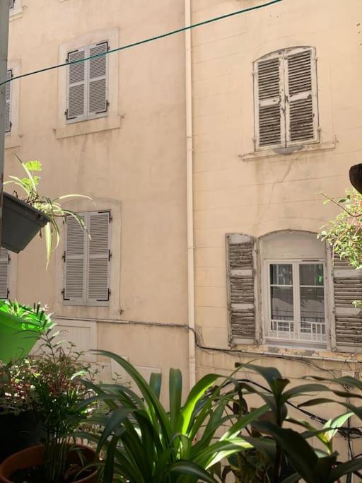 Petit Boucan 47m2 Dans Le Coeur Du Panier Apartamento Marselha