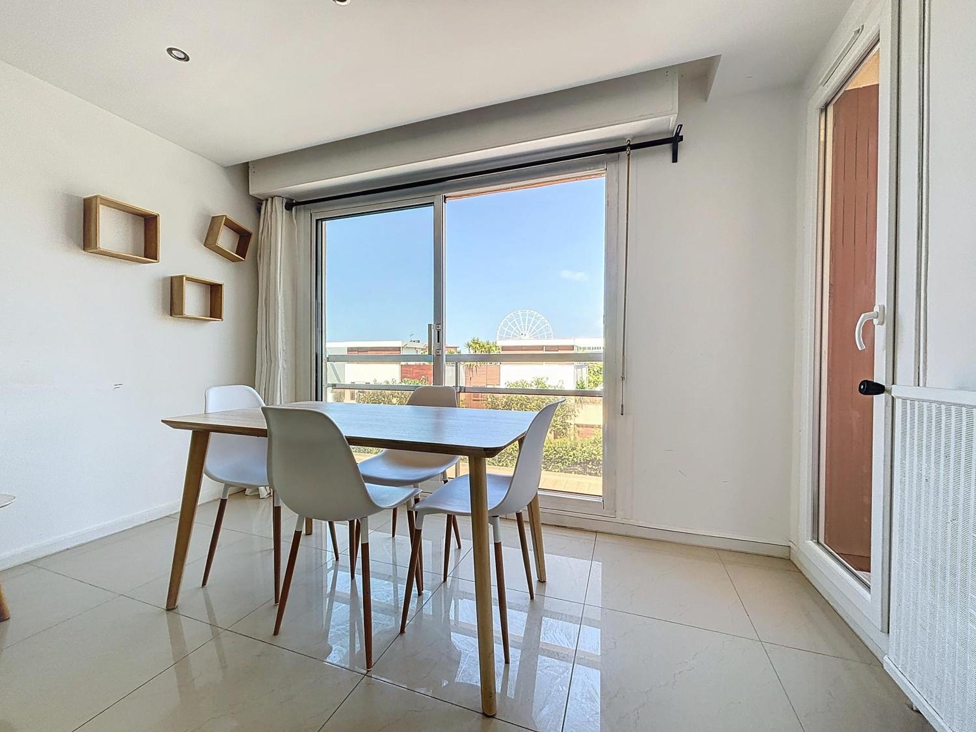 Apartment Tout Equipe Avec Terrasse A Cote Des Plages *