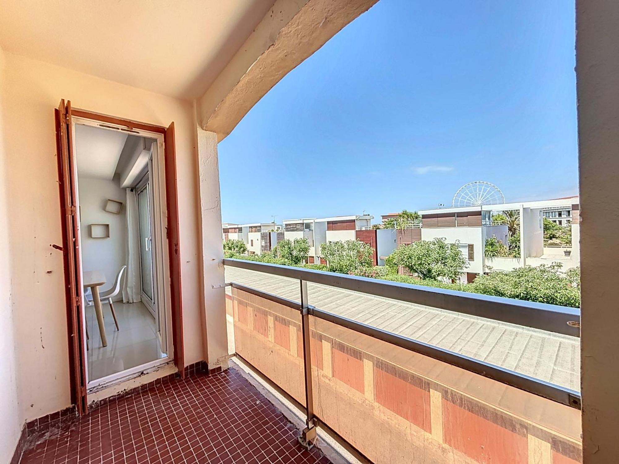 Tout Equipe Avec Terrasse A Cote Des Plages Apartment