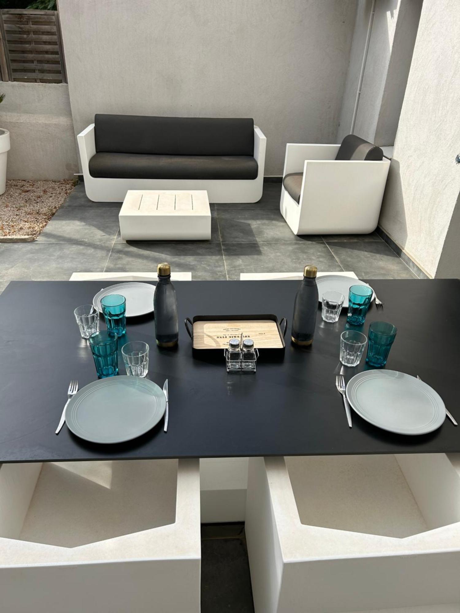 Apartment Jardin Secret En Plein Coeur Du Cabot Marseilles