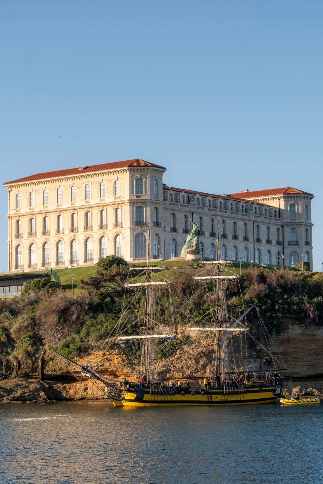Radisson Blu Vieux Port Khách sạn 4*