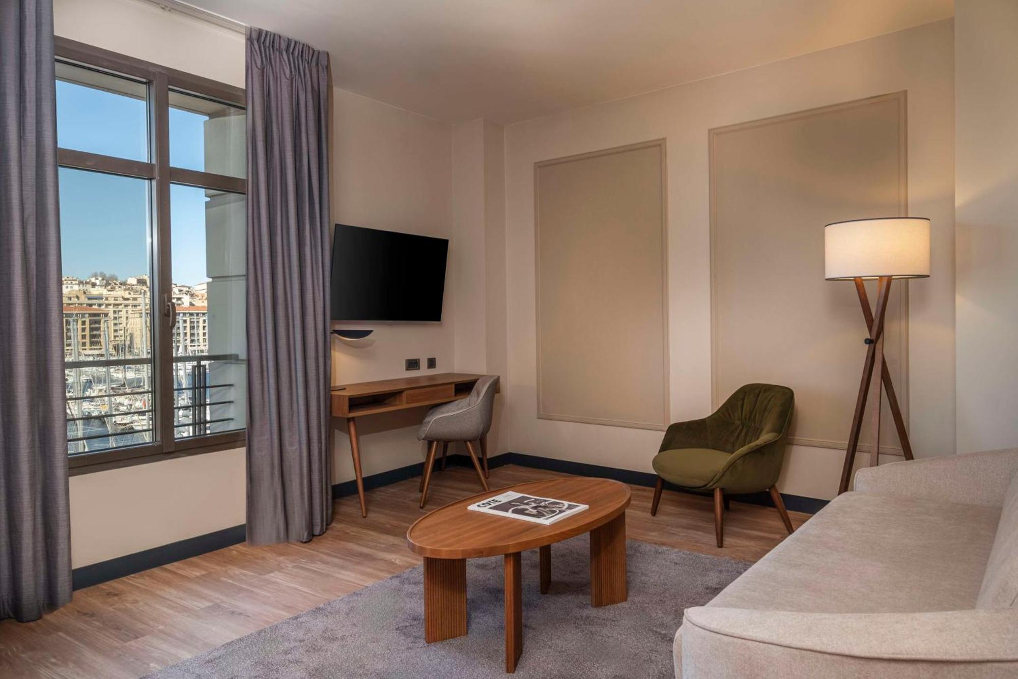 Radisson Blu Vieux Port Khách sạn
