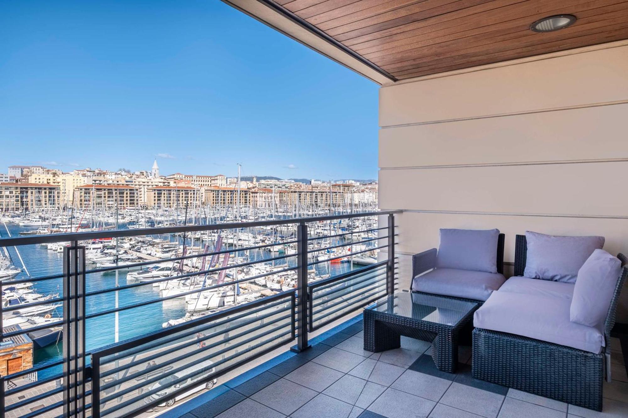 Radisson Blu Vieux Port Khách sạn