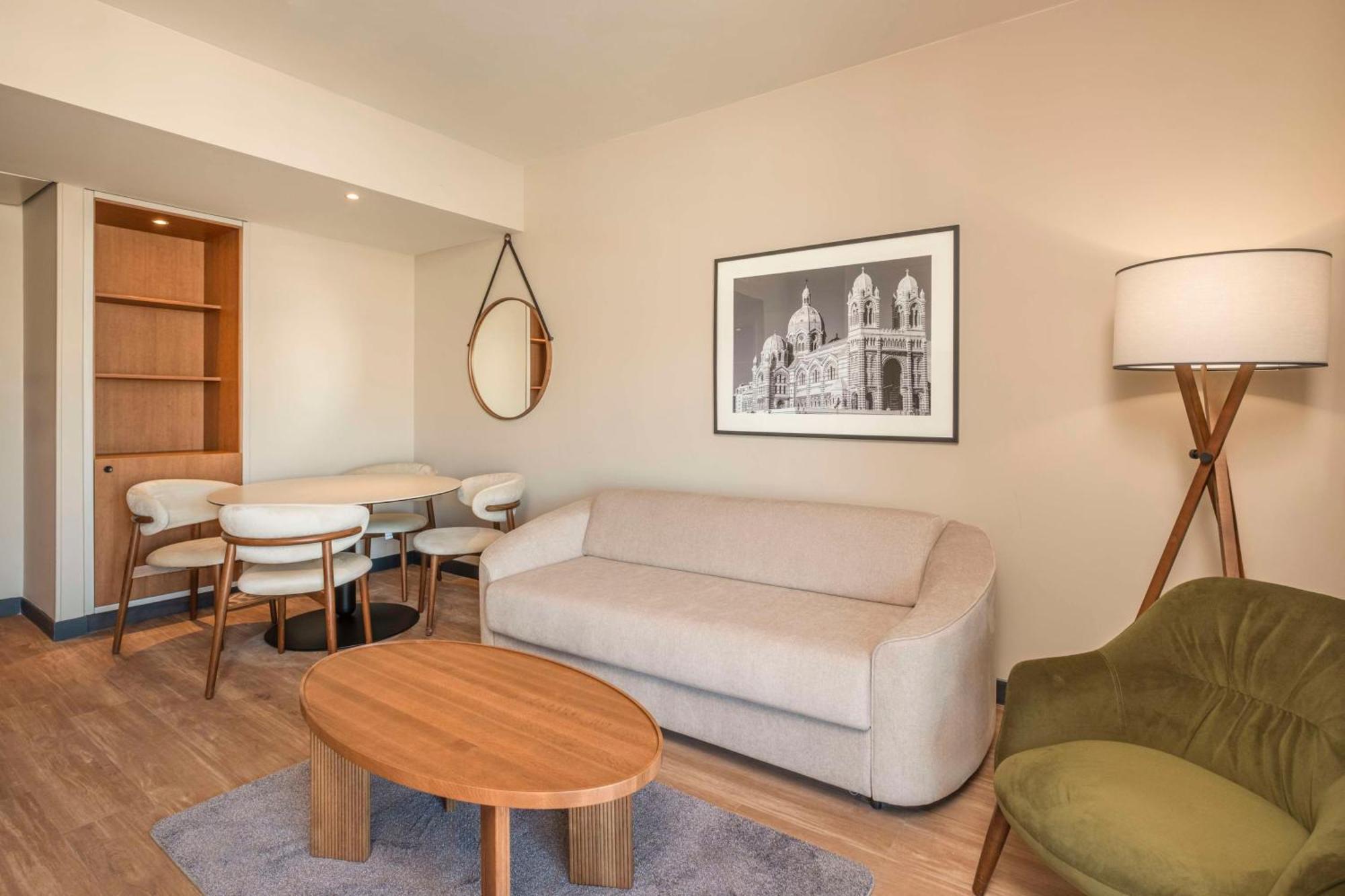 Radisson Blu Vieux Port Khách sạn