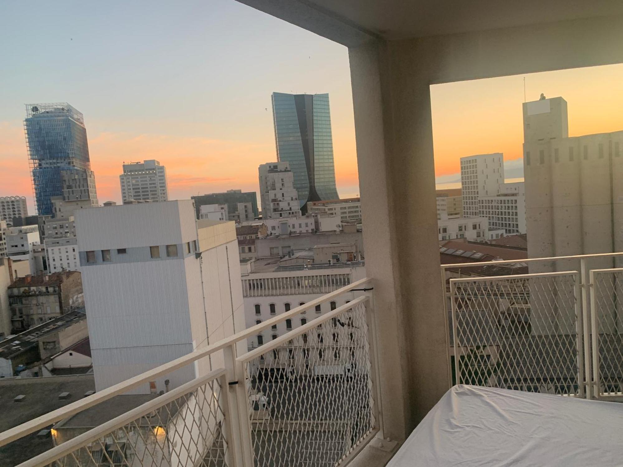 Magnifique T2 Vue Et Jacuzzi * Marseille