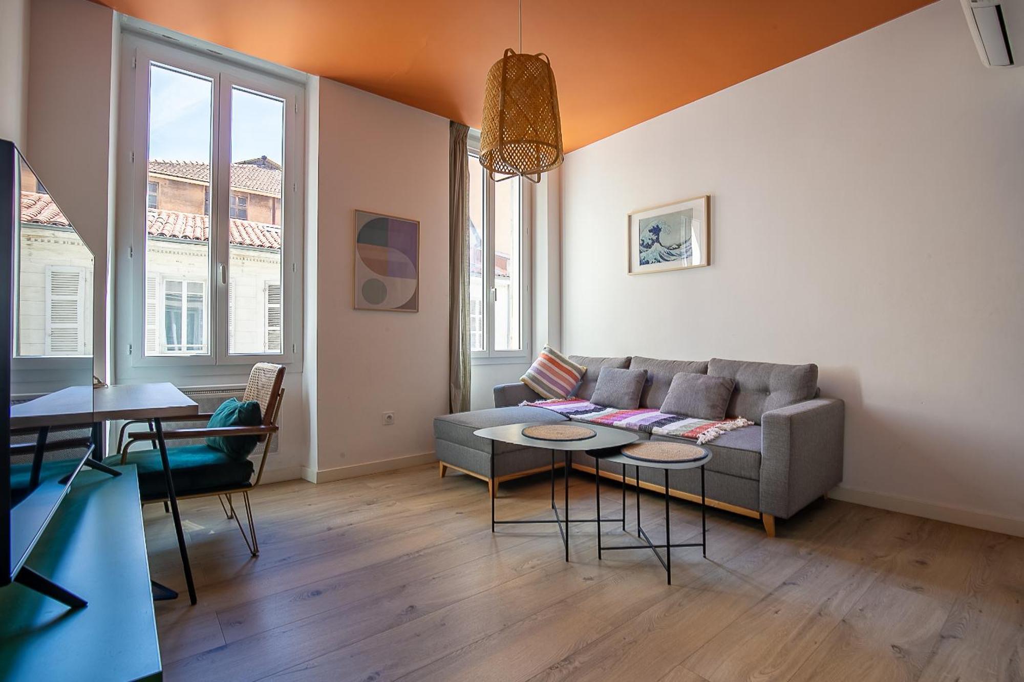 T2 Lumineux Avec Climatisation Marseilles