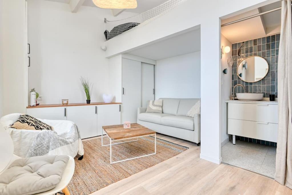 Coquet En Bord De Et Corniche Apartment