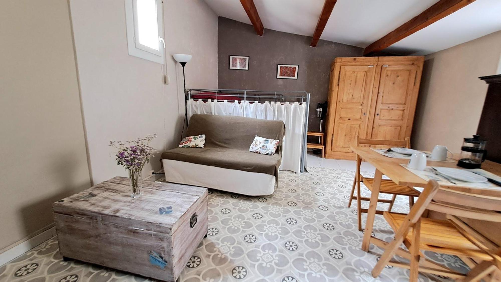 Jolie Maisonnette En Bord De Avec Jardin Hébergement de vacances Marseille
