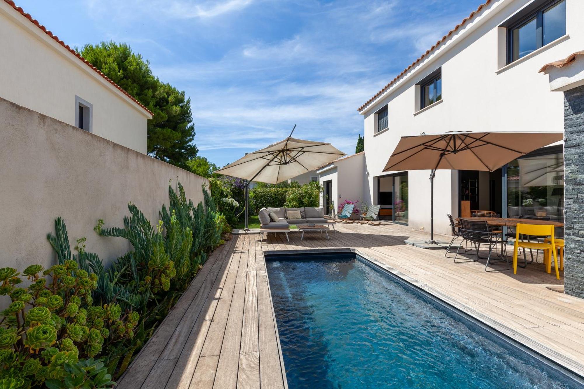 Avec Piscine A Villa Marseille