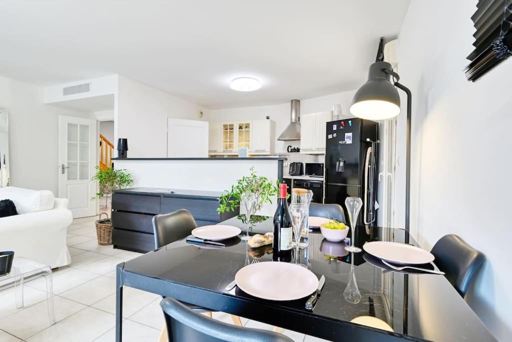 Apartment Duplex Design, Calme, Au Vallon Des Auffes, Bord De Marseille