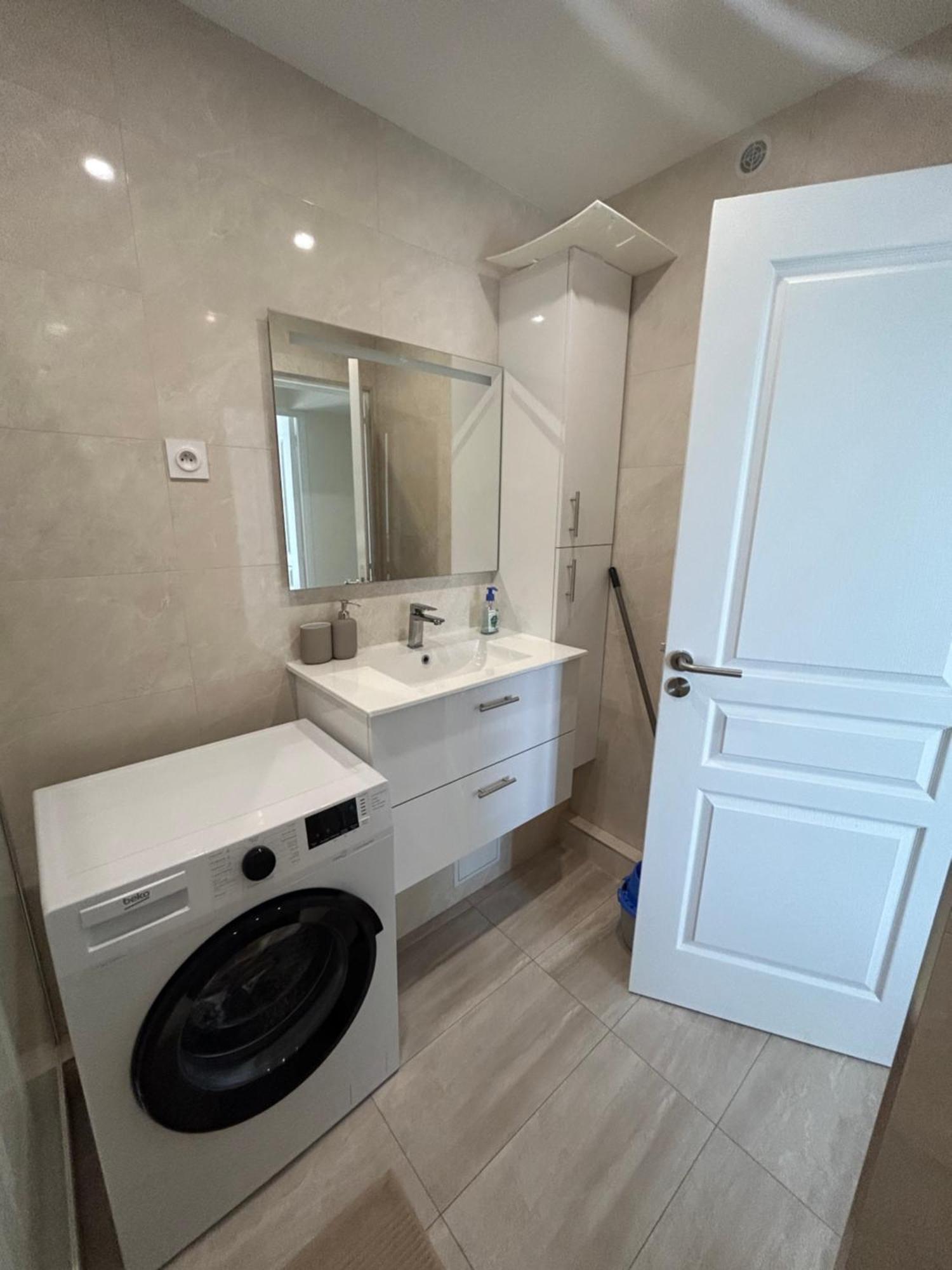 Plage, Stade Et Parking Prive Dans La Apartment