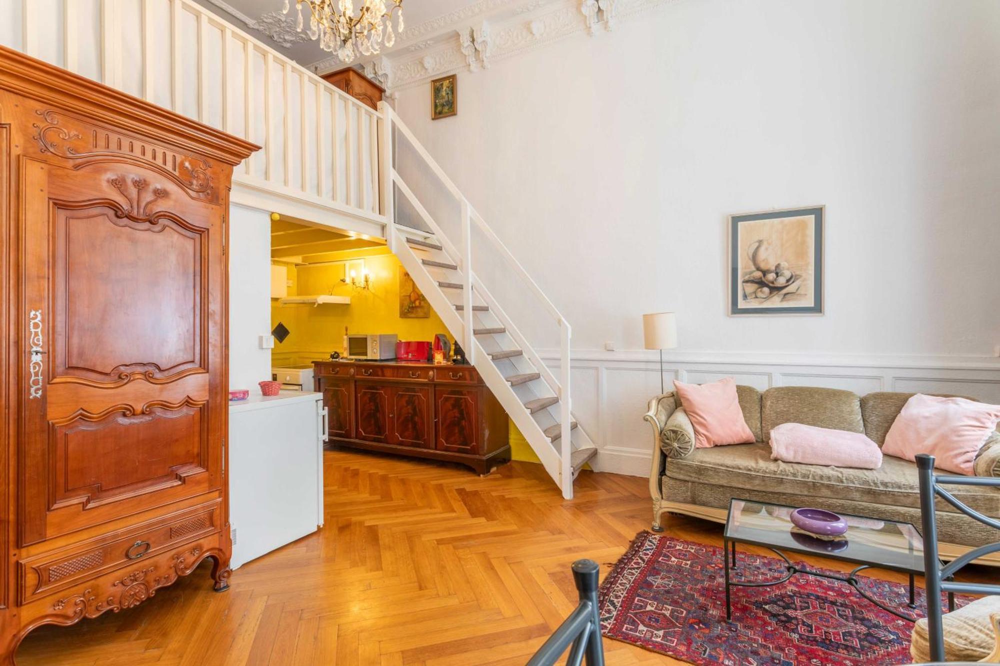 Charming Duplex With Ac -1br-2p- *