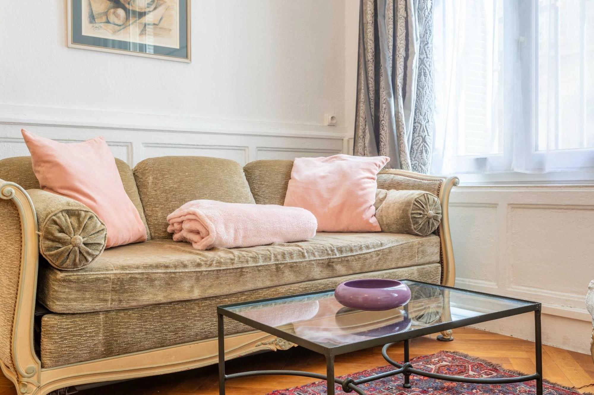 Charming Duplex With Ac -1br-2p-