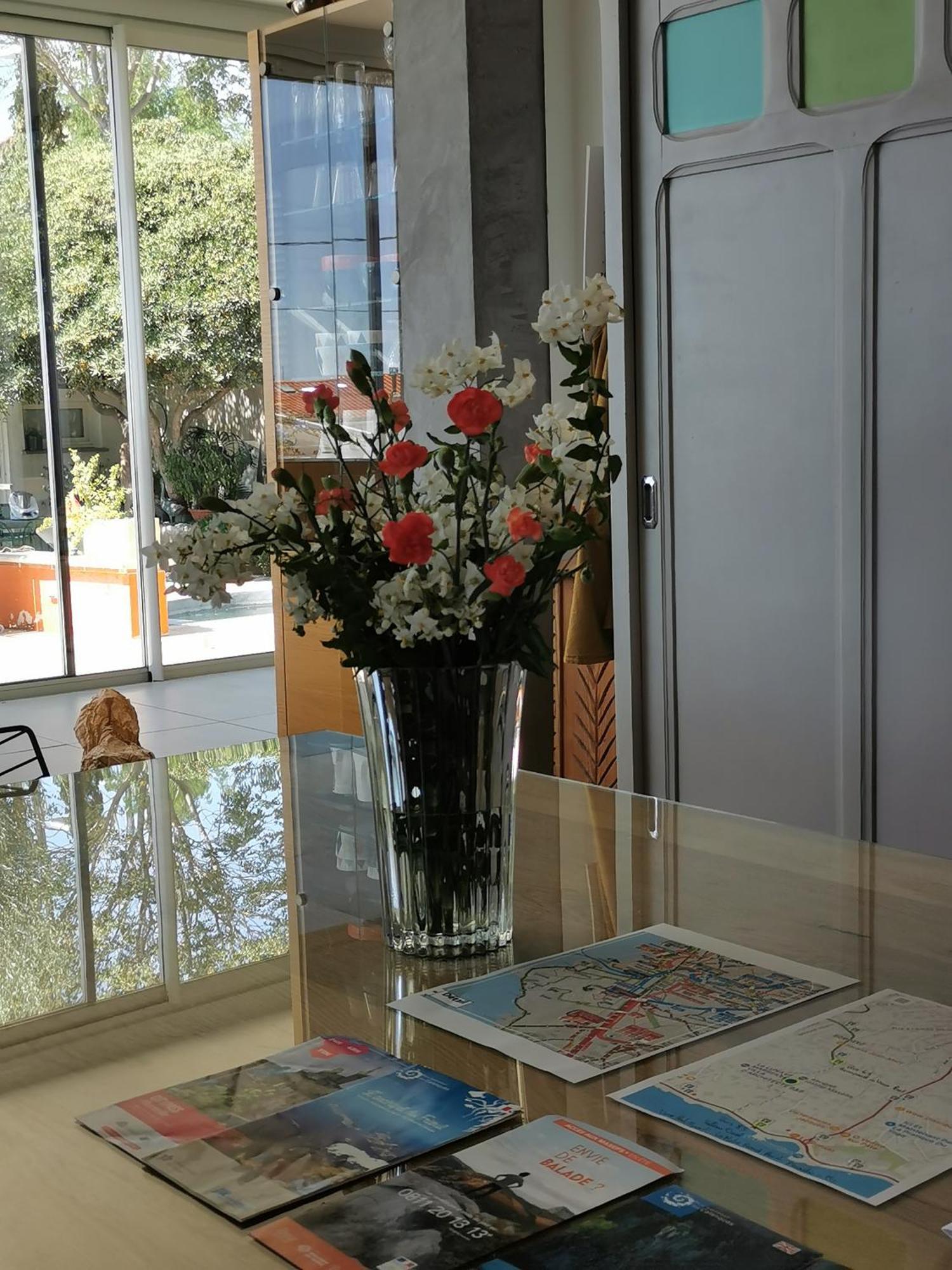 Helios - Vue Mer, Terrasse, Jardin, Piscine, Parking * Marseilles