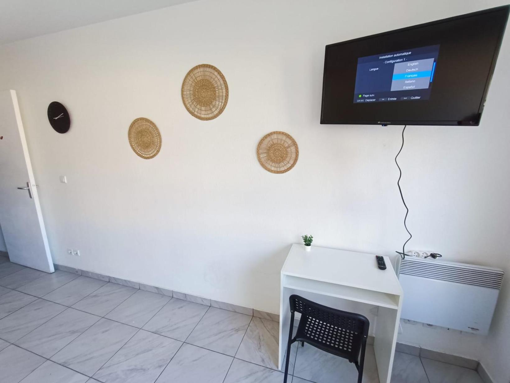 Appartement Grand Studio Tout équipe à 6min De St Charles *