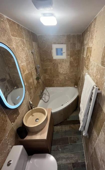 Ancien Salomon Xvie Siecle Apartamento *