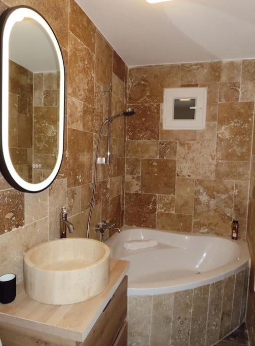 Apartamento Ancien Salomon Xvie Siecle *