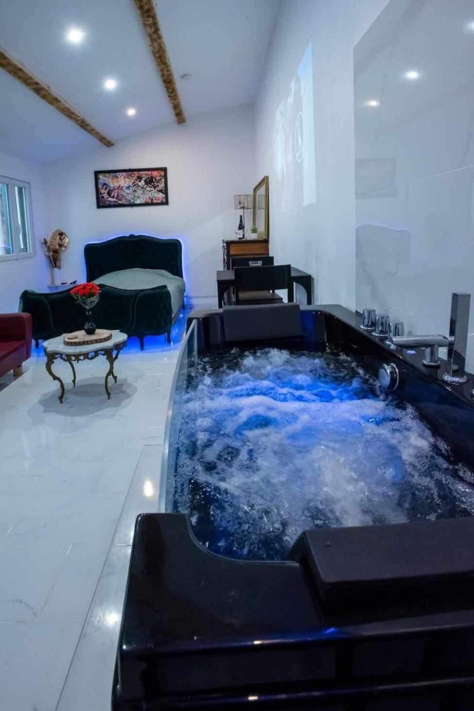 Maisonnette Romantique Avec Balneotherapie - Redroom *