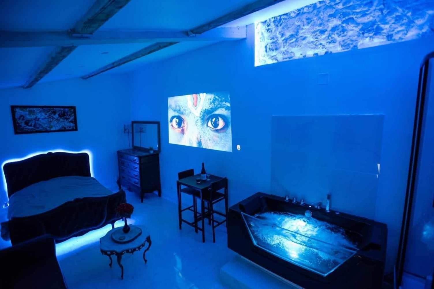 Maisonnette Romantique Avec Balneotherapie - Redroom Apartment Marseilles