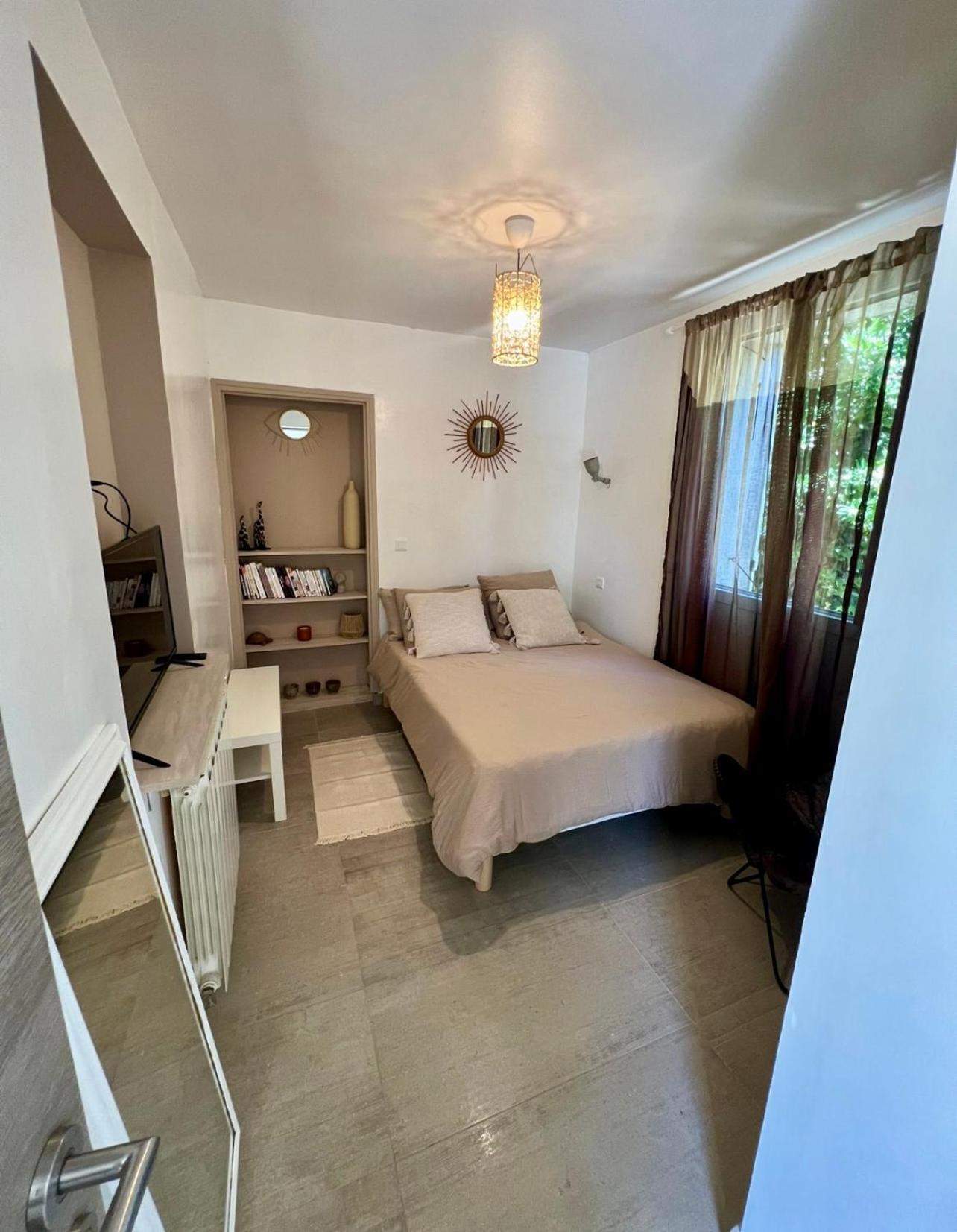 Chambre Prive Avec Piscine ,parking Et Cuisine Prive Homestay *