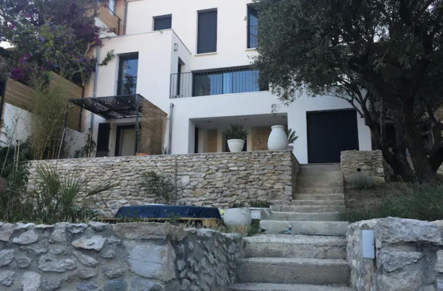 Avec Terrasse, Proche Et Privatunterkunft Marseilles