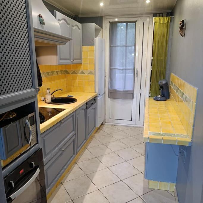 T3 Equipe Avec Petit Balcon Appartement Marseilles