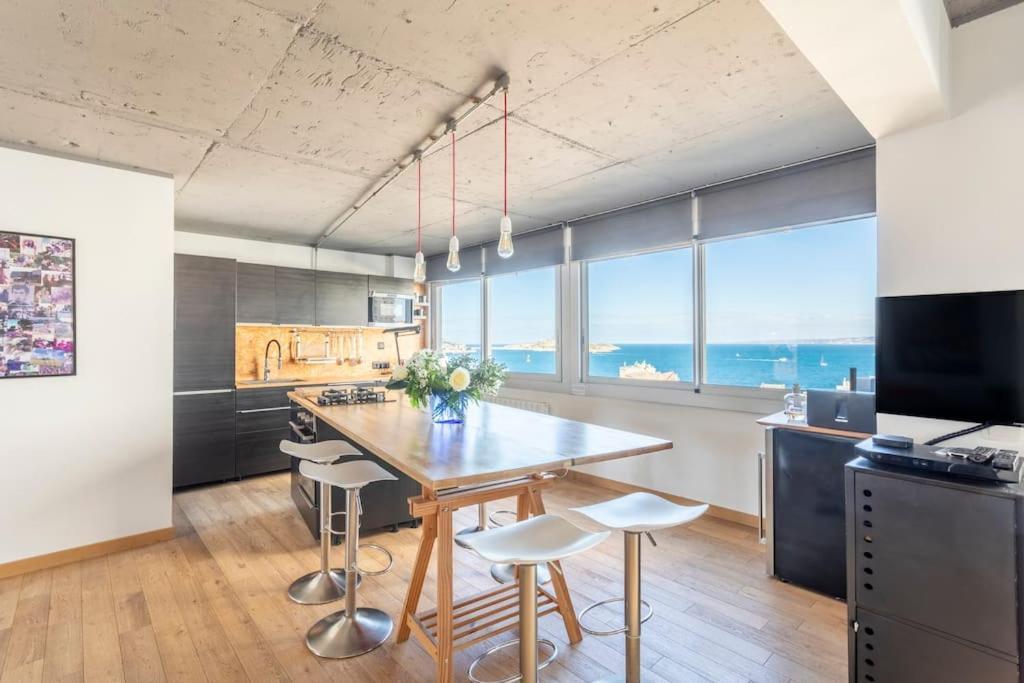 Dream Ocean View With Balcony Close To Beach Apartment