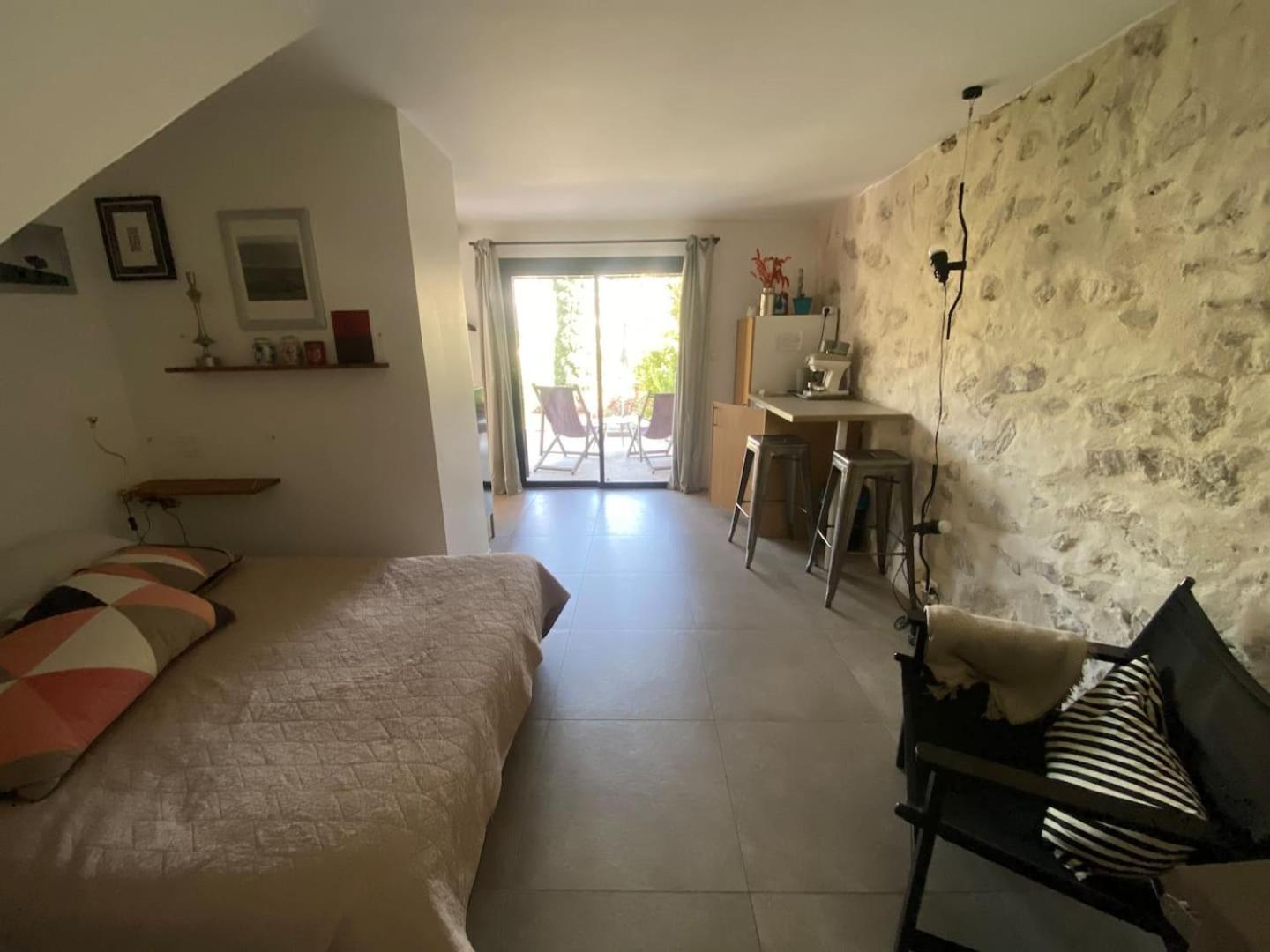 Privatunterkunft Avec Terrasse, Proche Et