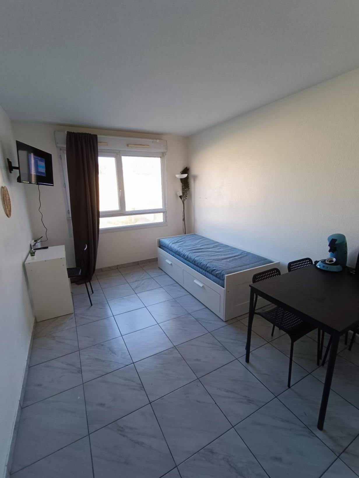 Grand Studio Tout équipe à 6min De St Charles Appartement