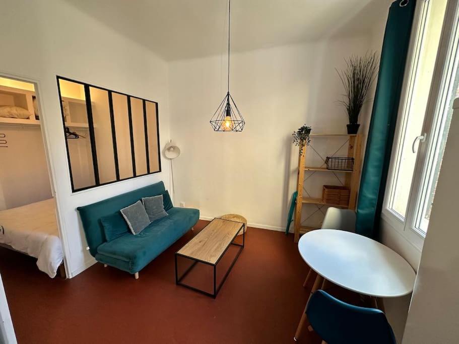 Mignon Petit Joliette Terrasse 2min Metro Apartment