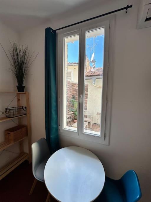 Mignon Petit Joliette Terrasse 2min Metro Marseille