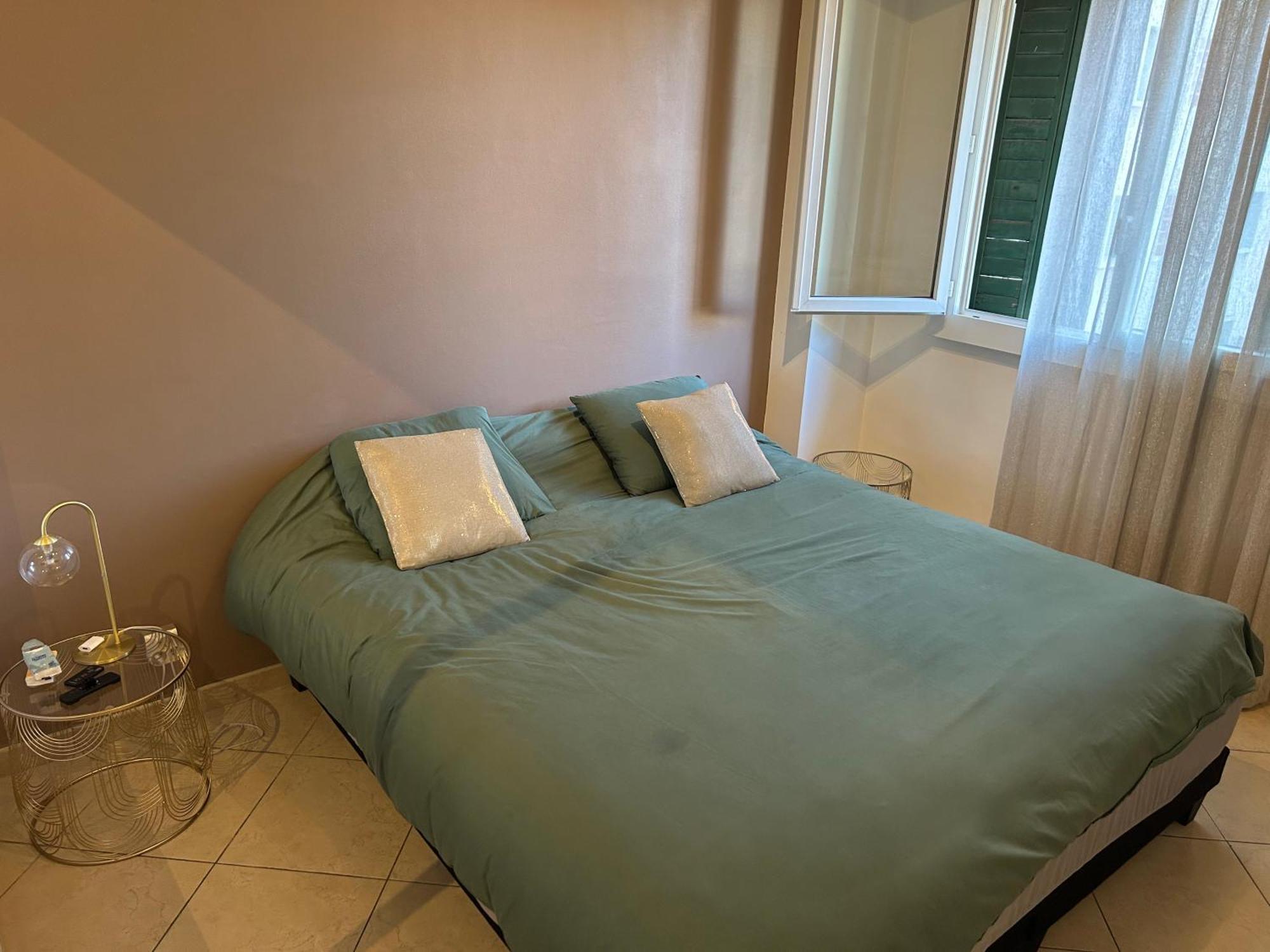 Apartment Standing, Parkings Devant Le Velodrome Marseille