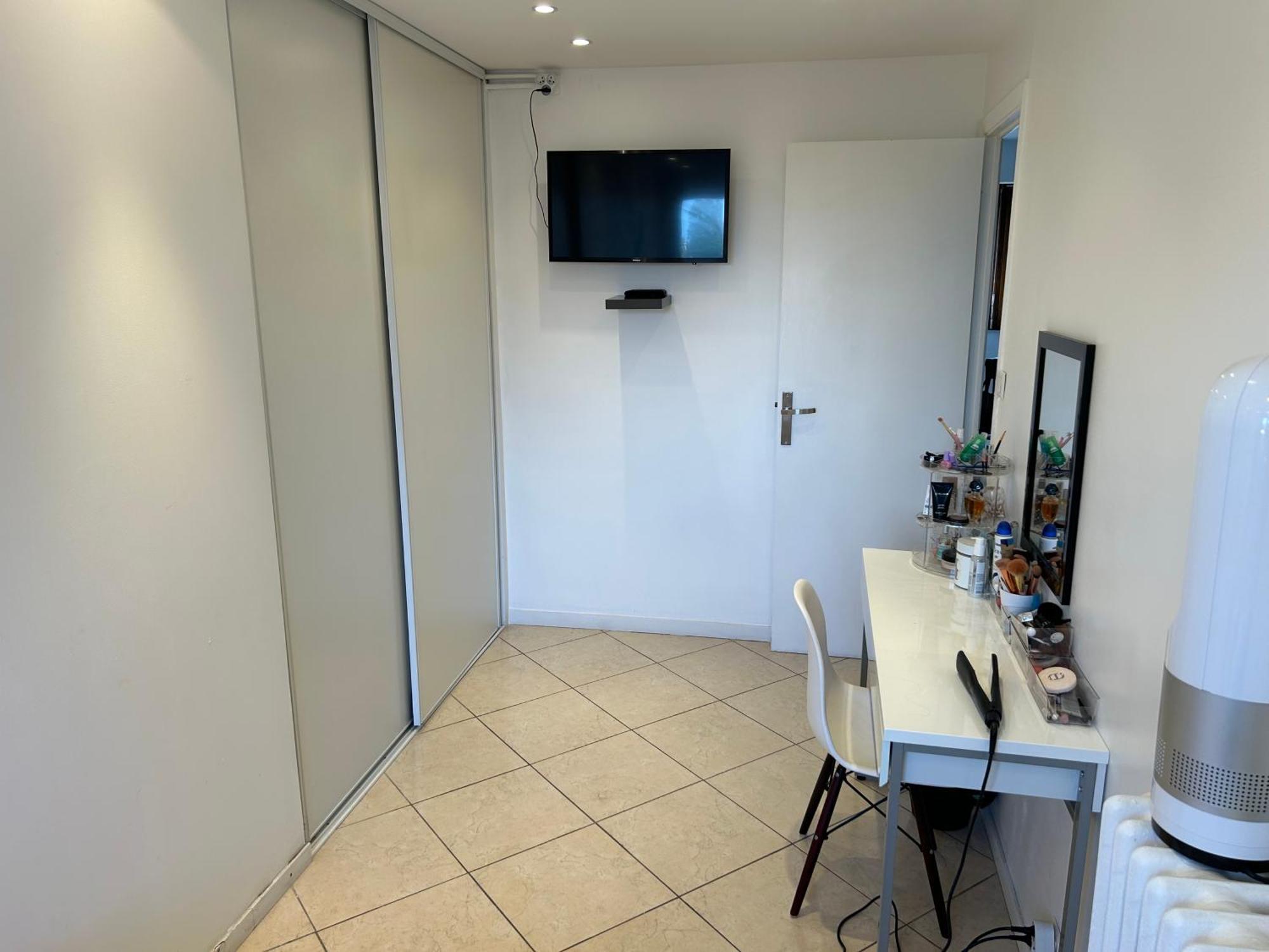 Apartment Standing, Parkings Devant Le Velodrome Marseille