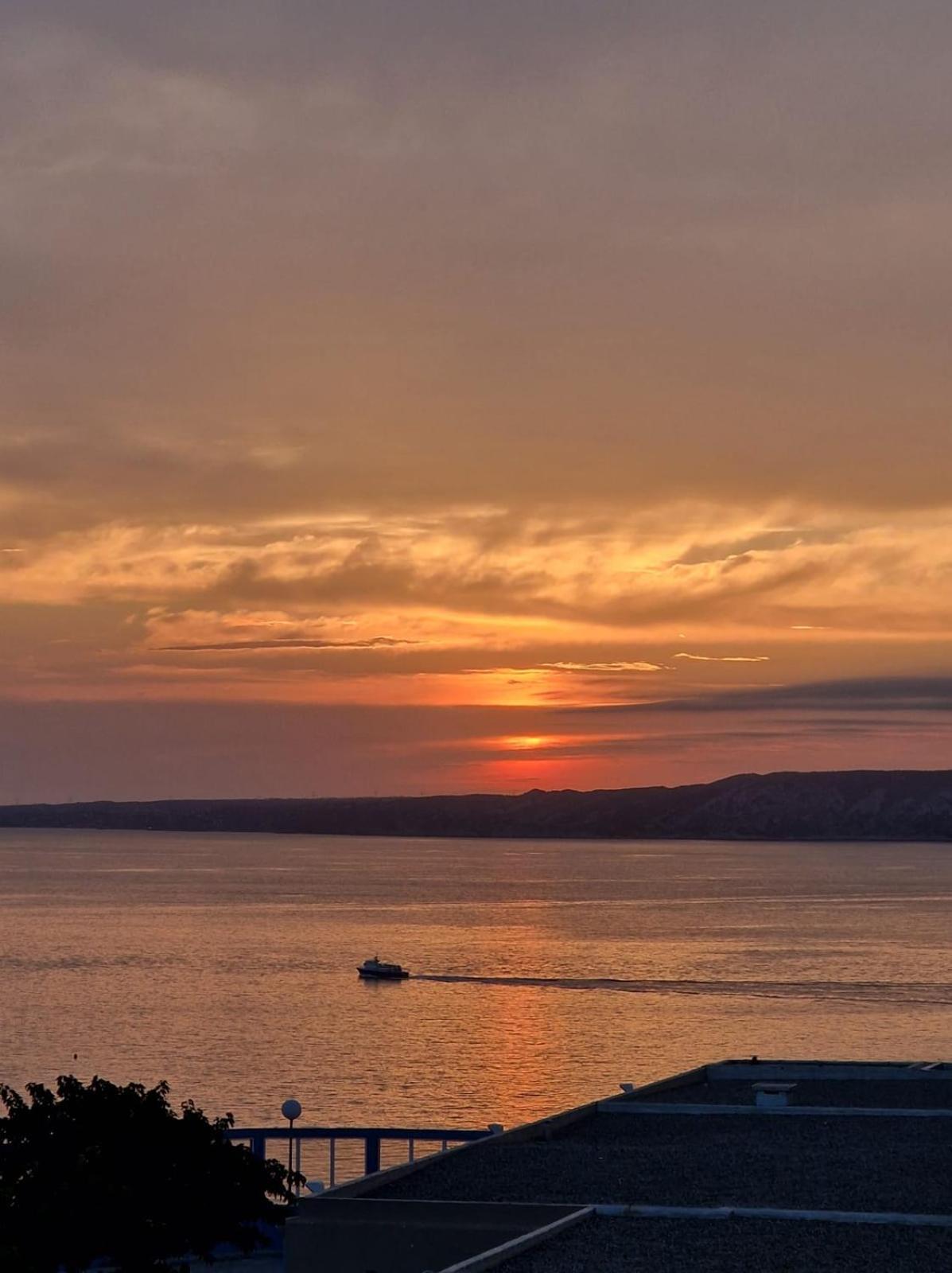 Sunny Flat With Sea View Apartment *