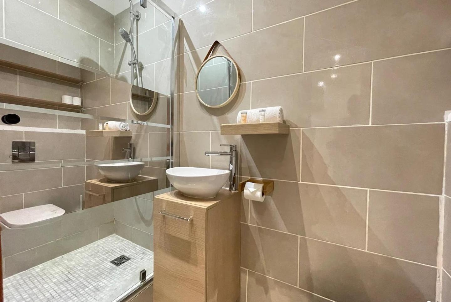 1br With Bathtub In City Center Close Opera