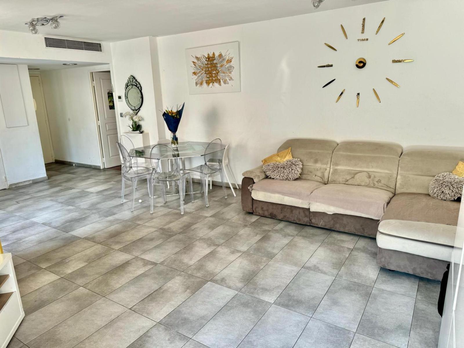 Apartamento T4 Coeur St-giniez Et Parking En Ss-sol *