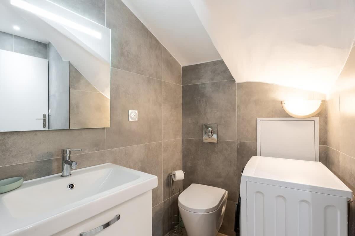 Fully-equipped In Panier Close To Business Area Joliette And Old-port Apartment