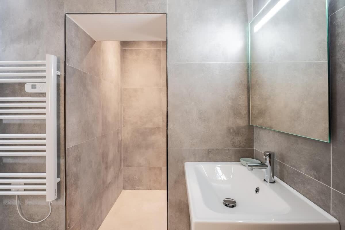 Fully-equipped In Panier Close To Business Area Joliette And Old-port * Marseille