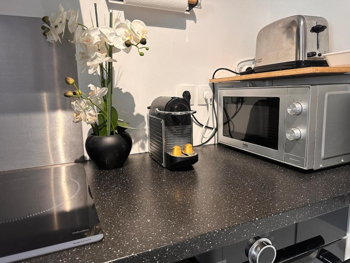 Apartamento Aj - Stylish Pied-a-terre A La Joliette - Parking Marselha