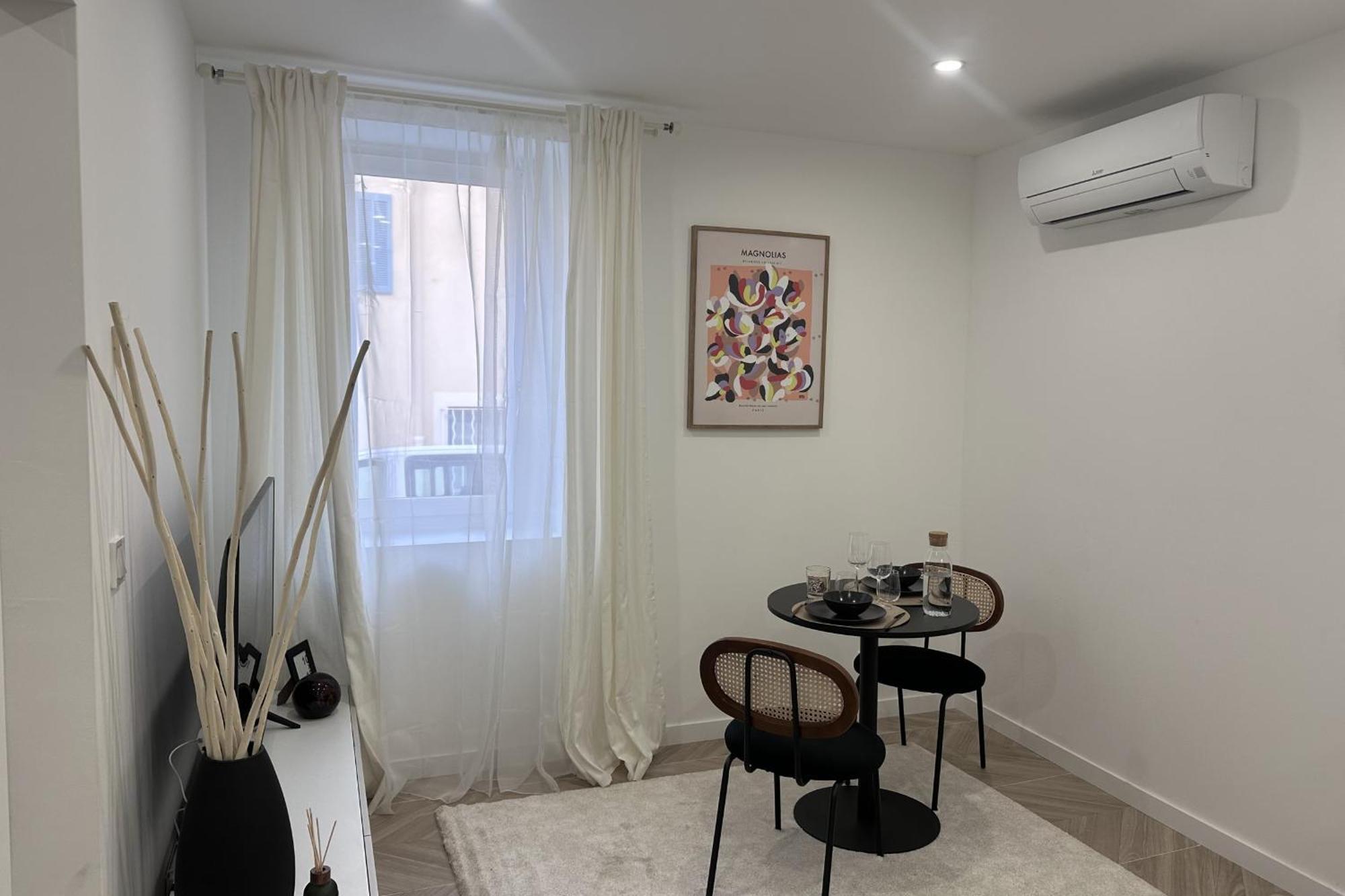 T2 For Two In The 8th - Apartment *
