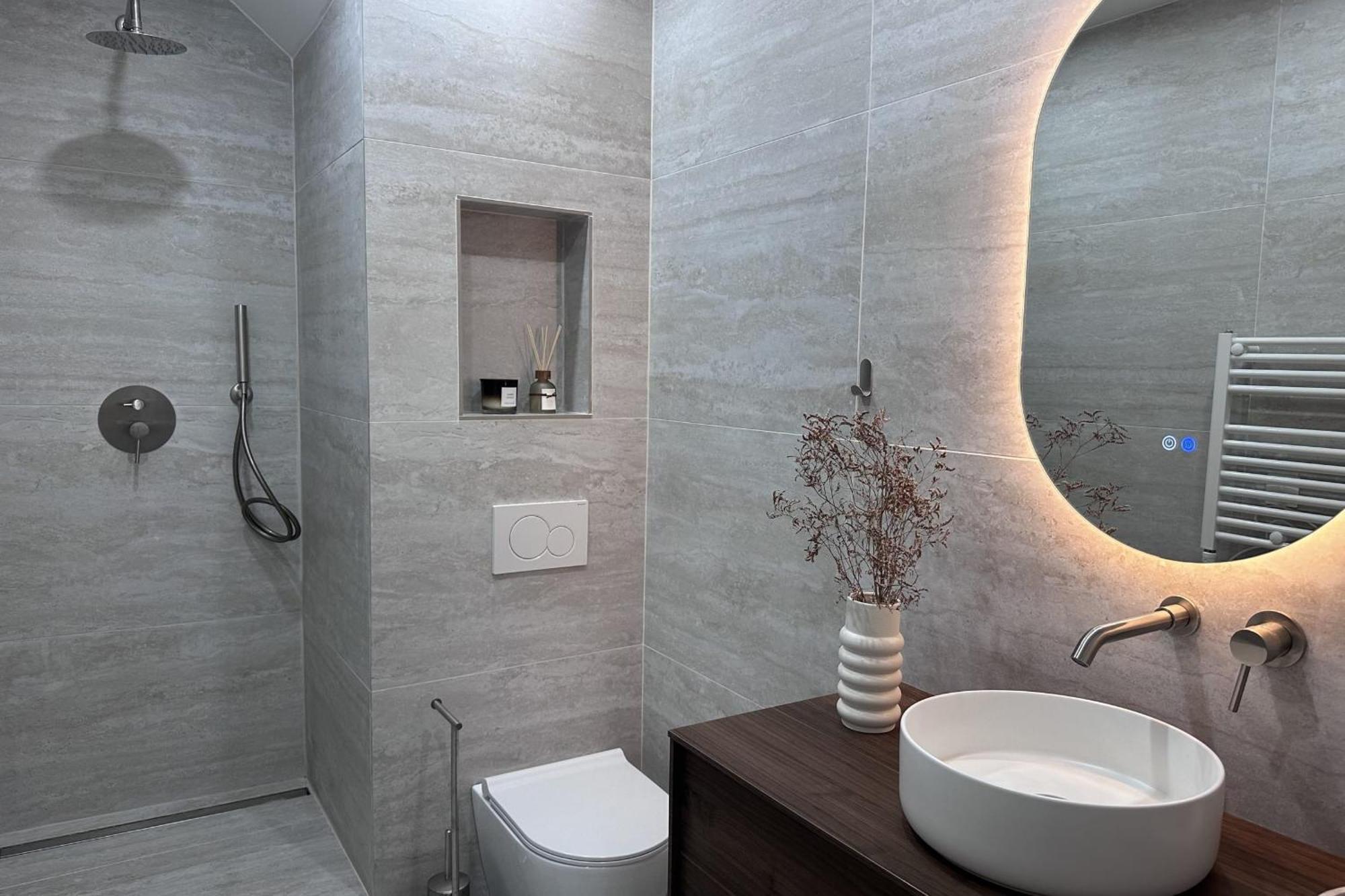 Apartment T2 For Two In The 8th - *