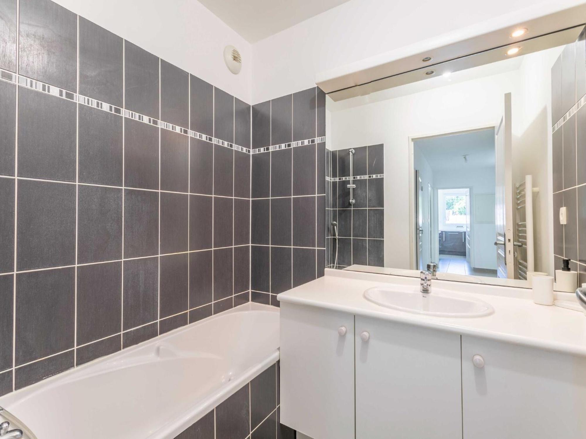2 Bedroom With Balcony 10th Arr