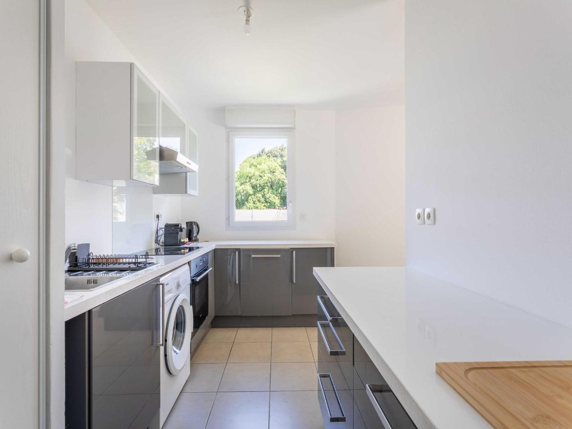 2 Bedroom With Balcony 10th Arr * Marseille