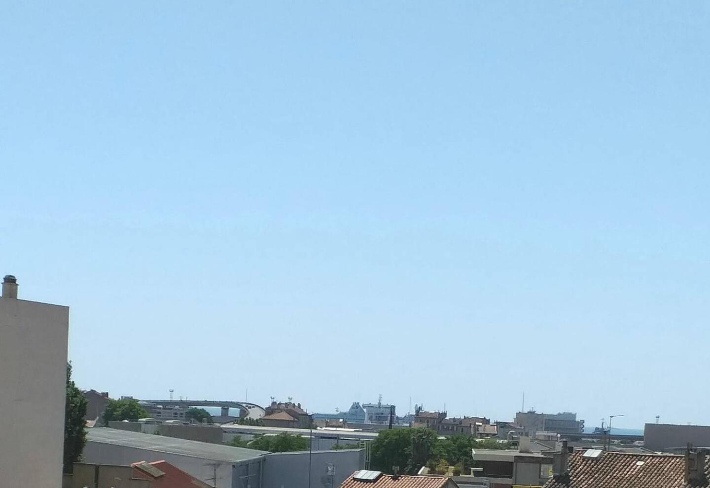 T2 Calme, Stationnement Gratuit, Autoroute A Proximite, A 10km * Marseille