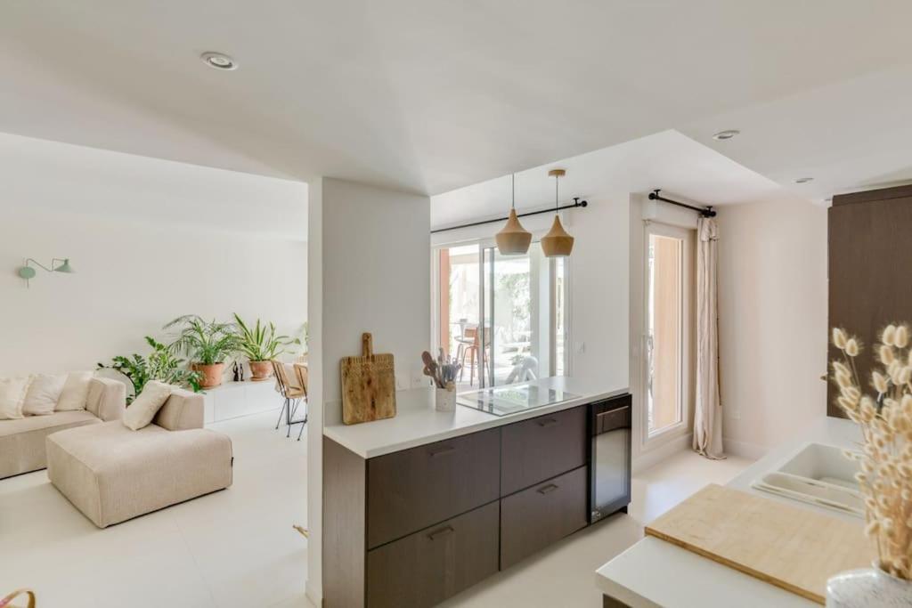Bel Lumineux Avec Jardin, 3 Pour 5 Personnes * Marseille