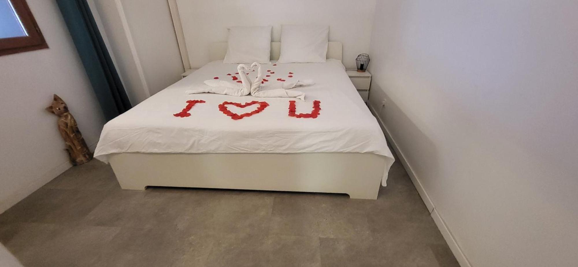Holiday home Casa Terra Rossa Le Confort Creatif Au Coeur De Marseille