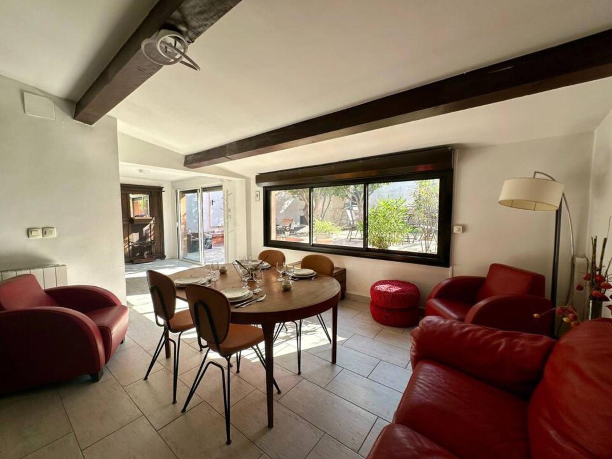 Holiday home Casa Terra Rossa Le Confort Creatif Au Coeur De Marseille