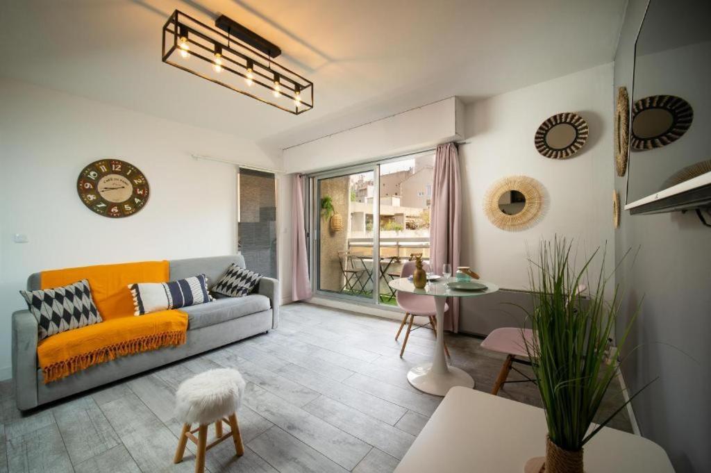 Climatise Equipe Avec Balcon Au Coeur De Apartment Marseille